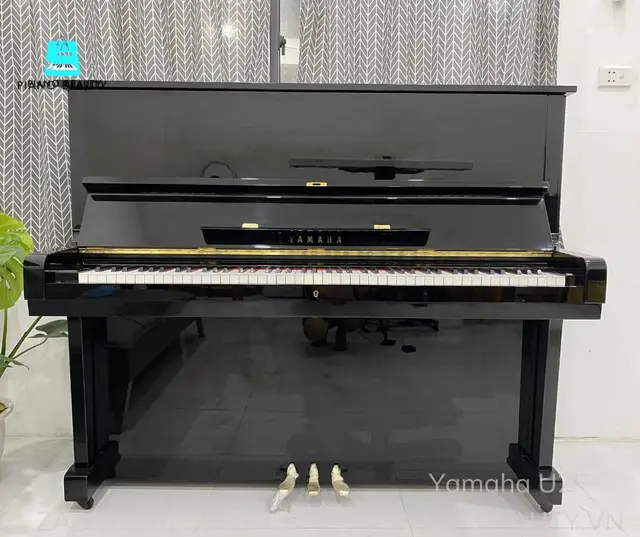 Đàn Piano cơ Yamaha U2F