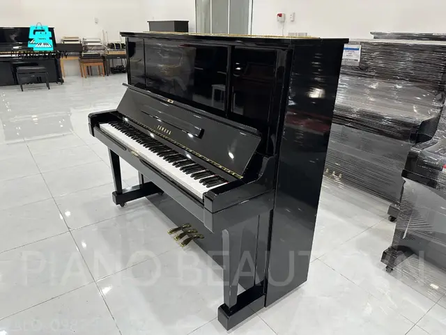 Đàn Piano cơ Yamaha UX3