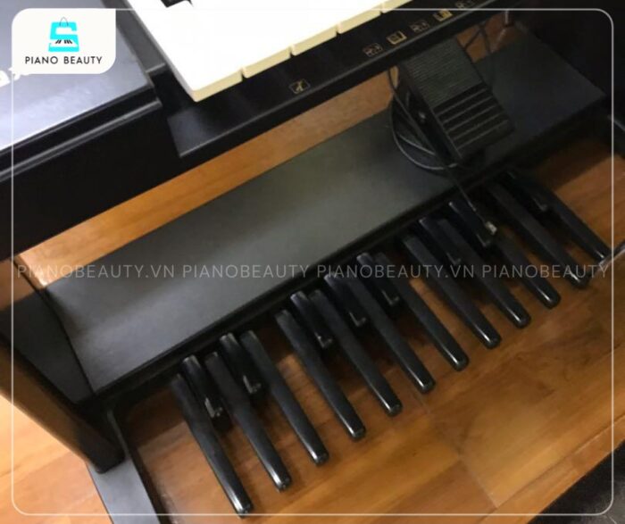 Đàn 2 tầng Electone Yamaha EL200 bao gồm hai tầng bàn phím và một bàn đạp chân