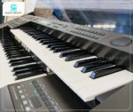 Đàn 2 tầng Electone Yamaha EL50 được trang bị hai tầng bàn phím, mỗi tầng có 49 phím, cùng với một bàn phím pedal gồm 20 phím