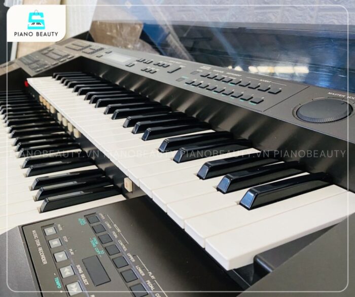 Đàn 2 tầng Electone Yamaha EL50 được trang bị hai tầng bàn phím, mỗi tầng có 49 phím, cùng với một bàn phím pedal gồm 20 phím