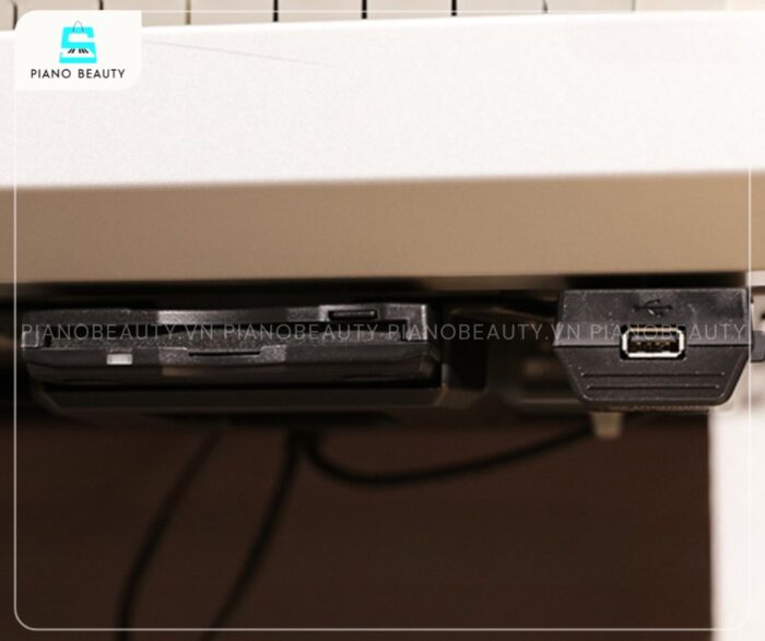 Đàn 2 tầng Electone Yamaha ELS 01X thiết kế nhiều USB cắm