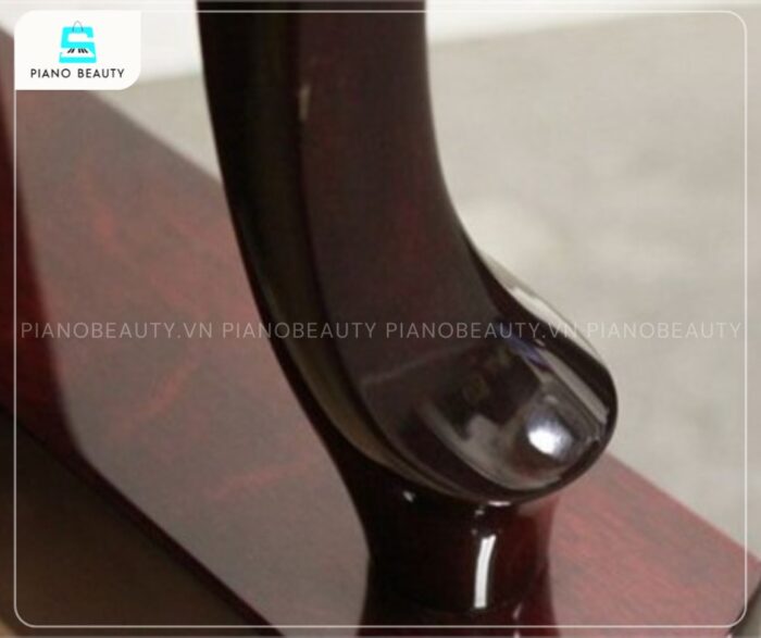 Đàn Piano Apollo MU600 mang thiết kế tinh gọn giúp cây đàn dễ dàng hòa nhập vào nhiều không gian nội thất