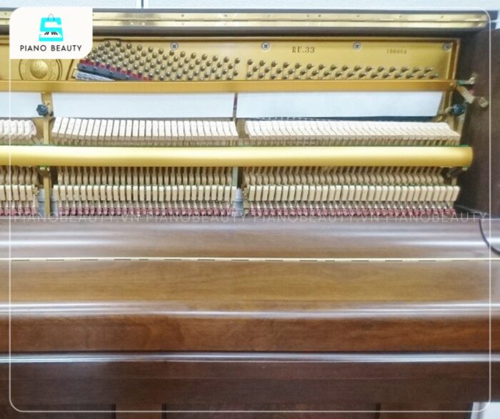 Đàn Piano Apollo RU33 trang bị bộ máy cơ chất lượng để cho ra chất âm trong trẻo, độ vang tốt