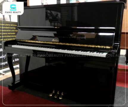 Đàn Piano Atlas A22H nổi bật với kiểu dáng chân cong duyên dáng và những đường nét tỉ mỉ, thanh tao