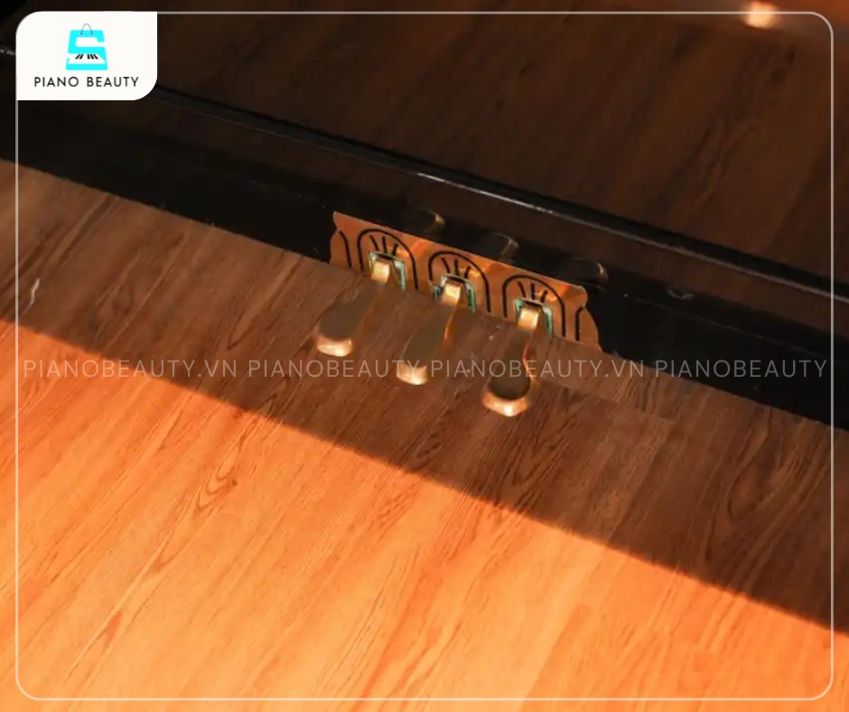 Đàn Piano Atlas NA100 được trang bị đầy đủ hệ thống 3 pedal