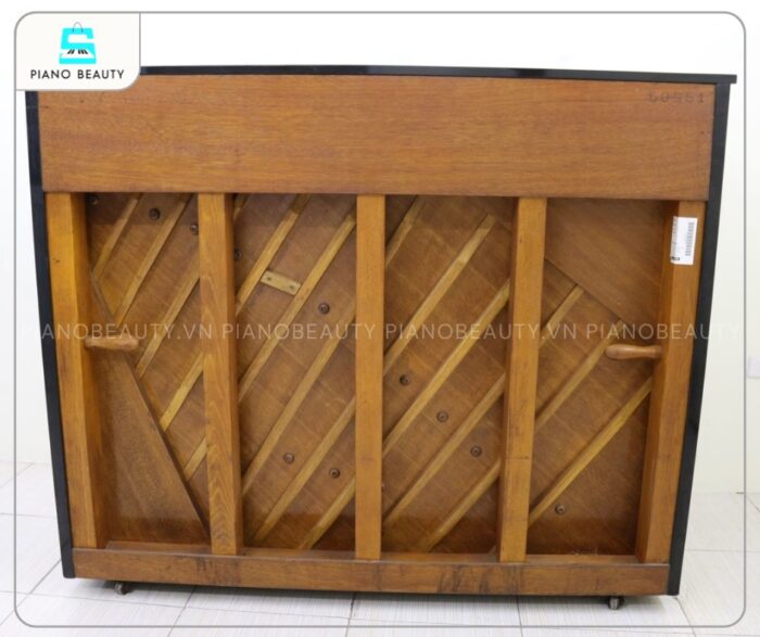 Đàn Piano Atlas NA101 được sản xuất từ các loại gỗ chắc chắn, bền đẹp