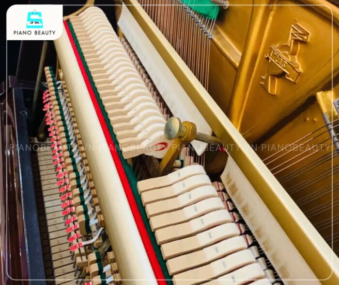 Đàn Piano Atlas NA200 có búa đàn được làm từ 100% lông cừu tự nhiên, bọc nỉ bên ngoài