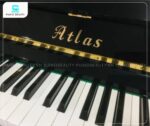 Đàn Piano Atlas NA300 với bàn phím mang lại cảm giác chơi vững chắc, độ bền cao và khả năng chống mài mòn tốt