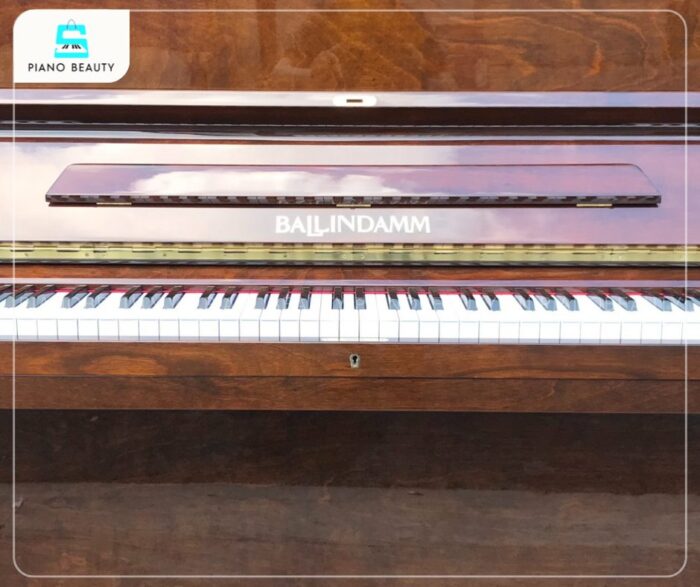 Đàn Piano Ballindamm B130 có bàn phím của Ballindamm B130 được chế tác từ gỗ vân sam cao cấp