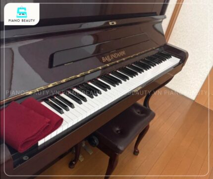 Đàn Piano Ballindamm BU30 có tông màu đen bóng