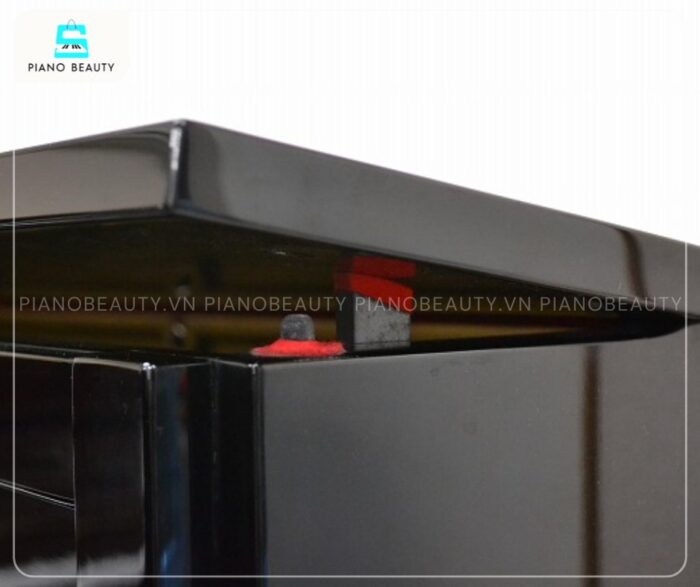 Đàn Piano Bernstein 122B có lớp sơn bóng sang trọng