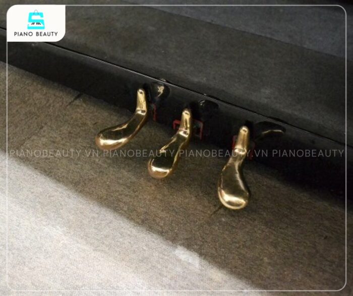 Đàn Piano Bernstein 122B với hệ thống 3 pedal (Soft, Mute, Damper)