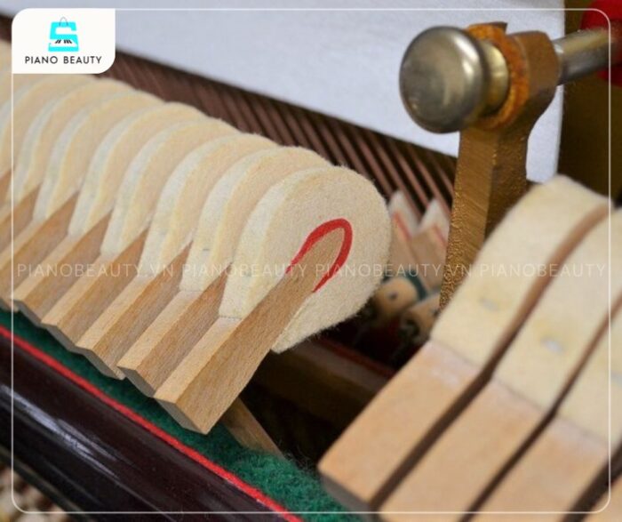 Đàn Piano Bernstein 122B với búa đàn được làm từ 100% lông cừu