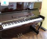 Đàn Piano Bockler AH28 nổi bật với kiểu chân cong đặc trưng