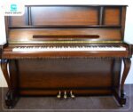 Đàn Piano Cristofori CR121 nổi bật với tông màu nâu đen bóng bẩy