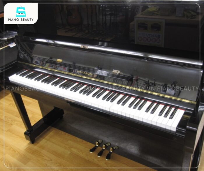Đàn Piano Diapason 126CE có phần thùng đàn được chế tác từ gỗ nguyên khối bền chắc