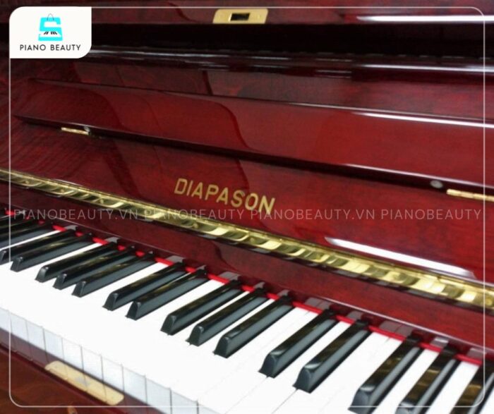 Đàn Piano Diapason 126S với bề mặt phím trắng làm từ Acrylic và phím đen từ Phenol