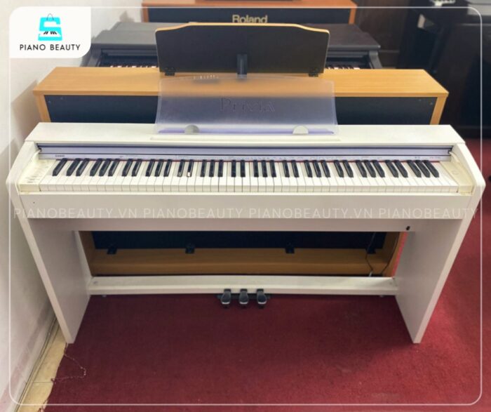 Đàn Piano Điện Casio PX735BK được trang bị âm thanh chân thực với 3 pedal
