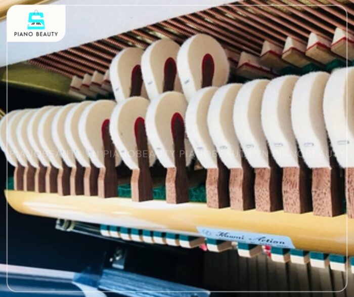 Đàn Piano Kawai K60 có hệ thống búa đàn được sản xuất từ gỗ gụ bọc nỉ hai bên