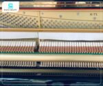 Đàn Piano Kawai K71 có búa đàn với lõi gỗ gụ và được bọc nỉ ở hai bên