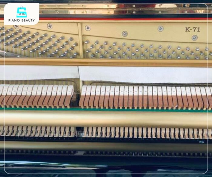 Đàn Piano Kawai K71 có búa đàn với lõi gỗ gụ và được bọc nỉ ở hai bên