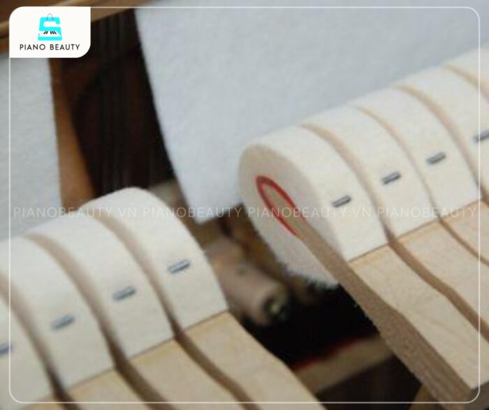 Đàn Piano Kawai KL65B có búa đàn được làm từ gỗ bọc nỉ cao cấp