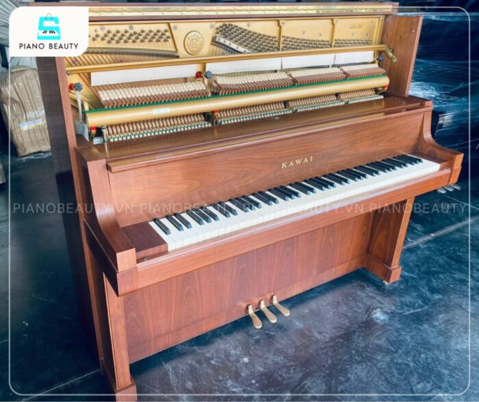 Đàn Piano Kawai KL78W phô diễn một tổng thể cân đối, dễ dàng hòa nhập vào đa dạng không gian nội thất