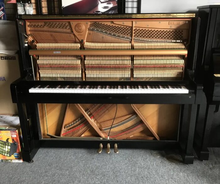 Đàn Piano Kawai NS10M có bảng cộng hưởng được chế tác từ gỗ Vân Sam (Spruce) nguyên khối
