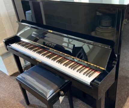 Đàn Piano Kawai NS15 với màu đen bóng mang đến cảm giác sang trọng, chuyên nghiệp