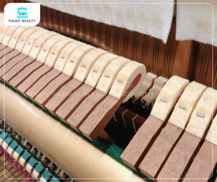 Đàn Piano Kawai US80 có búa đàn với lõi gỗ gụ và bọc nỉ cao cấp