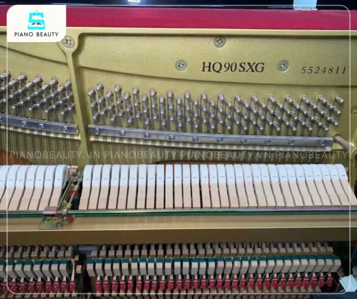Đàn Piano Yamaha HQ90SXG là mẫu đàn piano cơ đứng (upright piano) nổi bật với phong cách truyền thống đặc trưng của Yamaha