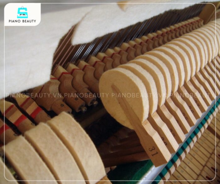Đàn Piano Yamaha MC101 có thiết kế búa grand Piano