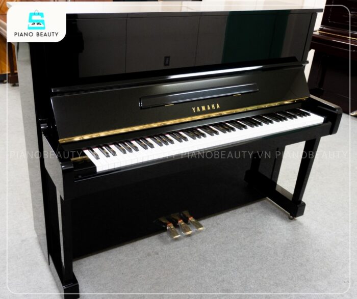 Đàn Piano Yamaha MC101 sở hữu phong cách thiết kế cổ điển pha lẫn vẻ sang trọng