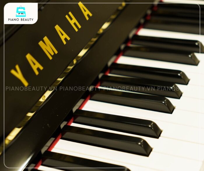 Đàn Piano Yamaha MC10BL mang lại vẻ ngoài tinh tế và sang trọng