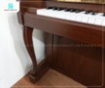 Đàn Piano Yamaha MC1AWnC sở hữu chân cong cổ điển và tinh tế