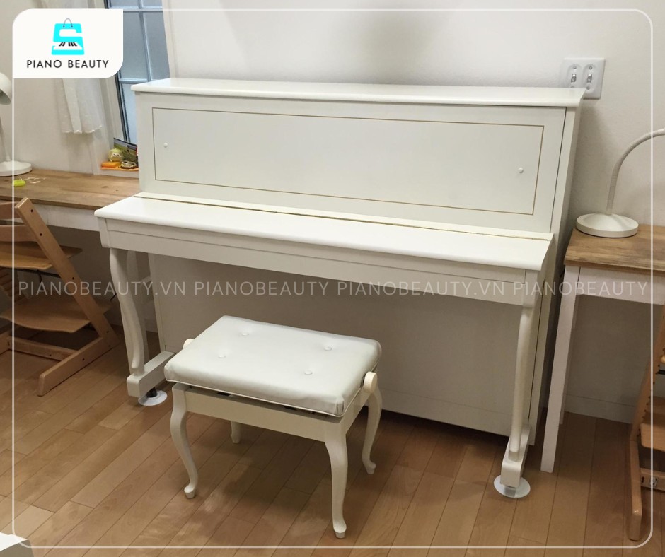 Đàn Piano Yamaha MC202 với màu trắng ngọc trai trang nhã