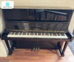 Đàn Piano Yamaha MC301 sở hữu thiết kế cổ điển, tinh tế