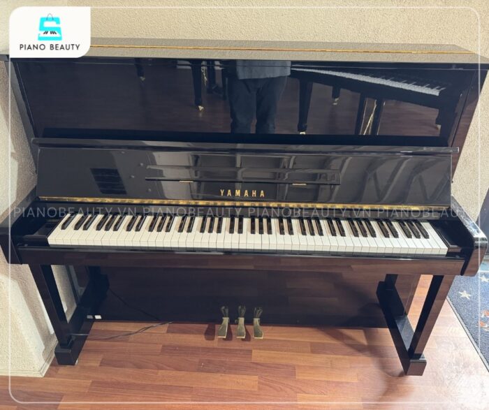 Đàn Piano Yamaha MC301 sở hữu thiết kế cổ điển, tinh tế