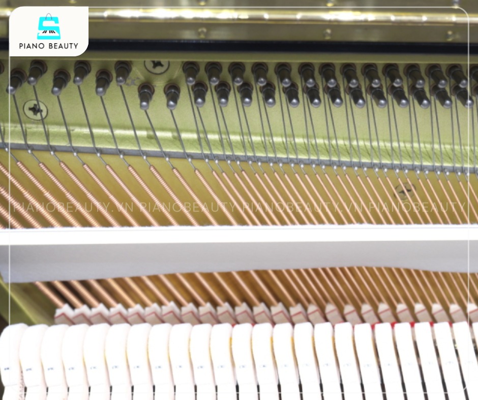 Đàn Piano Yamaha U100 trang bị dây đàn làm từ thép cường độ cao