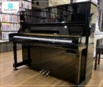 Đàn Piano Yamaha U100 phủ lớp sơn bóng, mang đến vẻ đẹp sang trọng