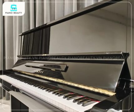 Đàn Piano Yamaha U2M được hoàn thiện bằng lớp sơn đen bóng