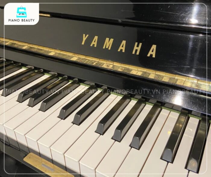 Đàn Piano Yamaha U30A có bàn phím sử dụng chất liệu gỗ thích