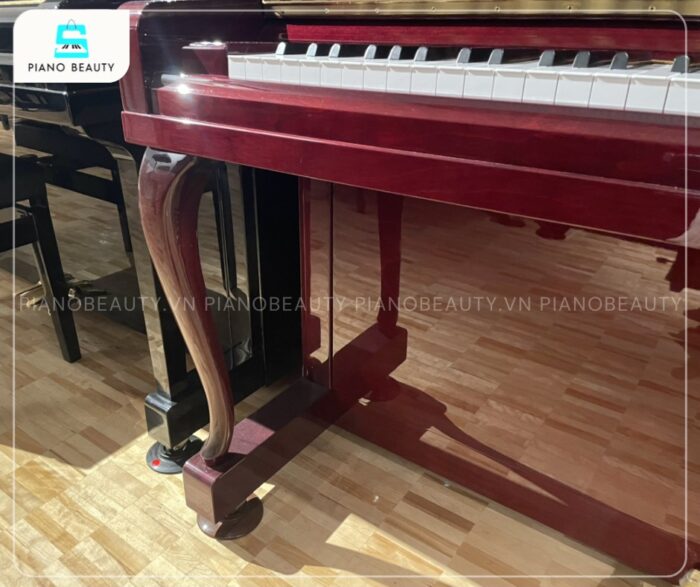 Đàn Piano Yamaha U30BiC có tông màu nâu sang trọng, thiết kế chân cong tinh tế
