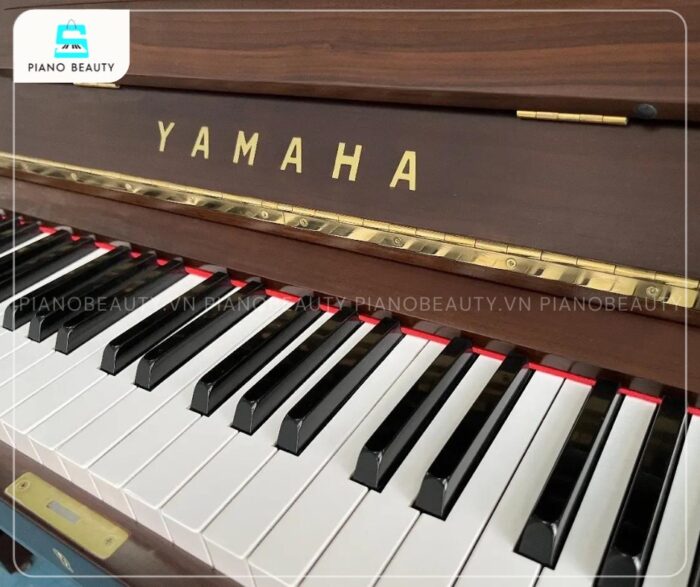 Đàn Piano Yamaha U5B có bàn phím được sản xuất từ chất liệu Phenolic Resin cao cấp