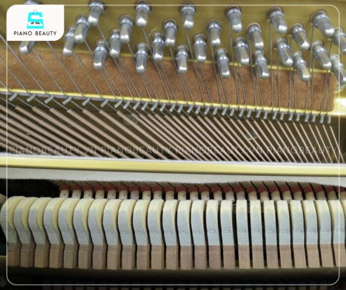 Đàn Piano Yamaha U5C có dây đàn làm từ chất liệu thép rất bền bỉ