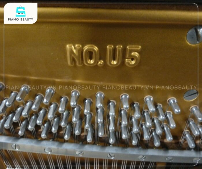 Đàn Piano Yamaha U5C có Chất âm cổ điển, độ chân thực cao.