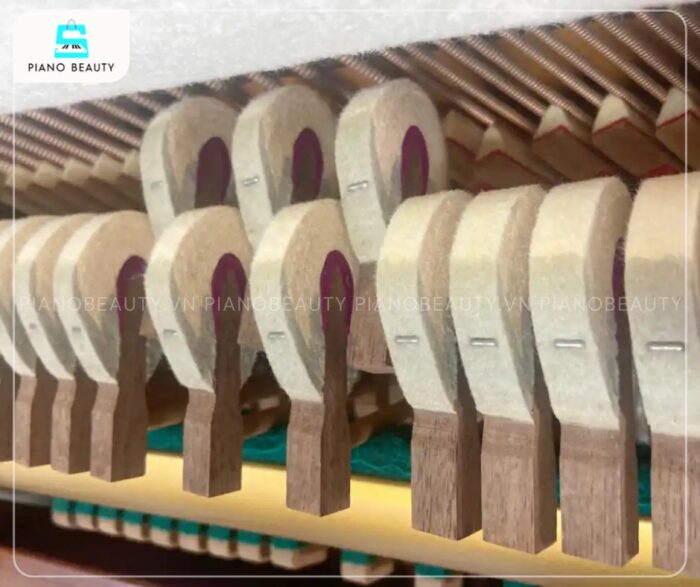 Đàn Piano Yamaha U7B có búa đàn được sử dụng 100% lông cừu, tạo ra âm thanh mượt mà và du dương
