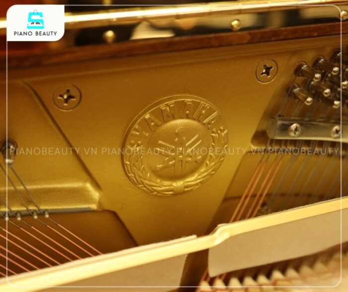 Đàn Piano Yamaha UX10Wn có âm sắc của đàn trong trẻo, có độ vang xa, với âm trầm sâu lắng, ấm áp và âm cao sáng rõ