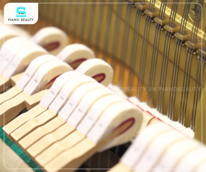 Đàn Piano Yamaha UX300Wn có búa đàn làm từ lông cừu tự nhiên